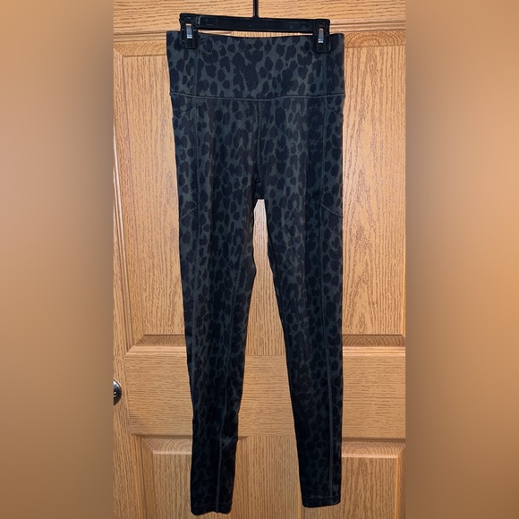 Victoria’s Secret Flow on Point Workout Leggings With Pockets Size 2 - Picture 1 of 2